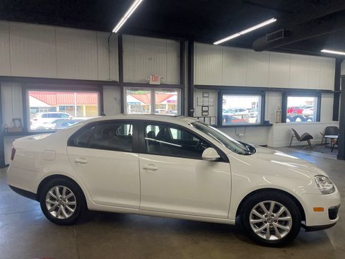 Used 2010 Volkswagen Jetta Limited Edition FWD image 17