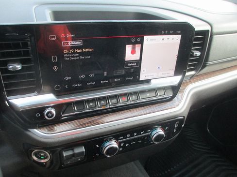 Used 2023 GMC Sierra 1500 SLE image 25