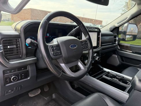 Used 2023 Ford F250 Lariat w/ Chrome Package image 12