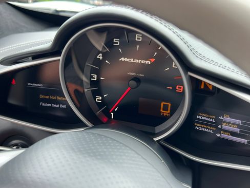 Used 2014 McLaren MP4-12C Spider RWD image 23