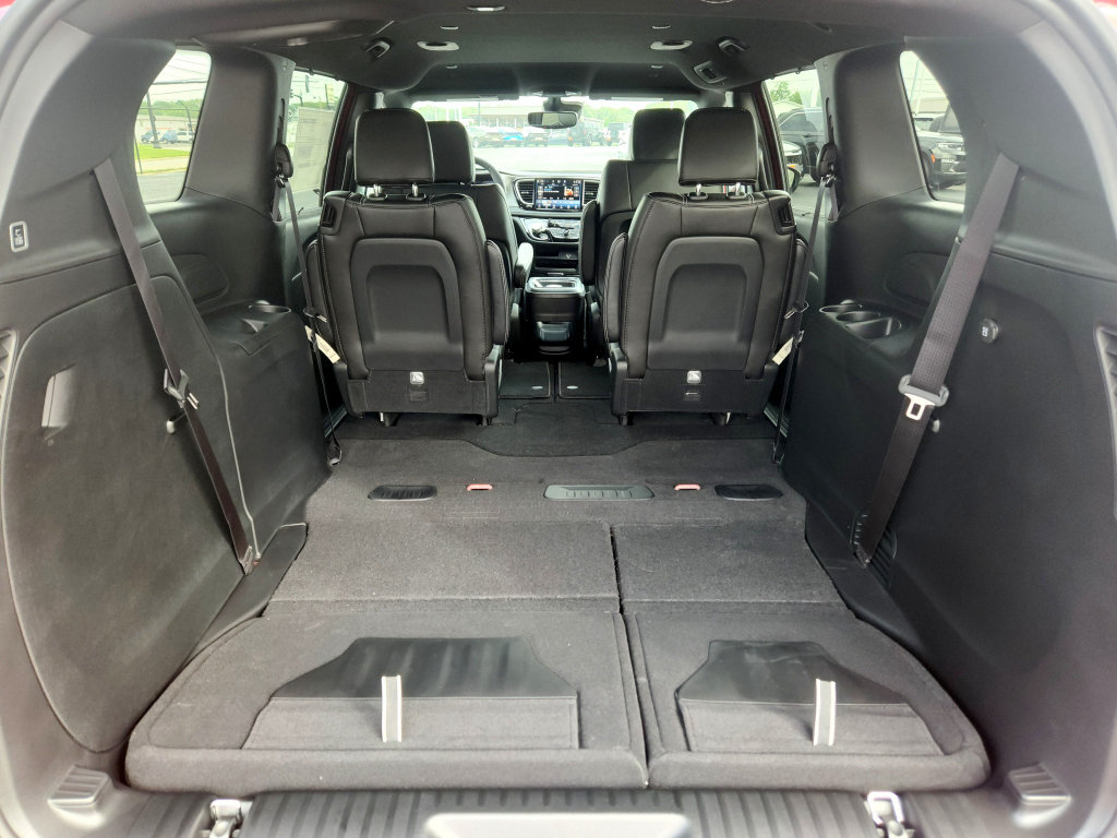 New 2027 Chrysler Pacifica Select FWD image 17