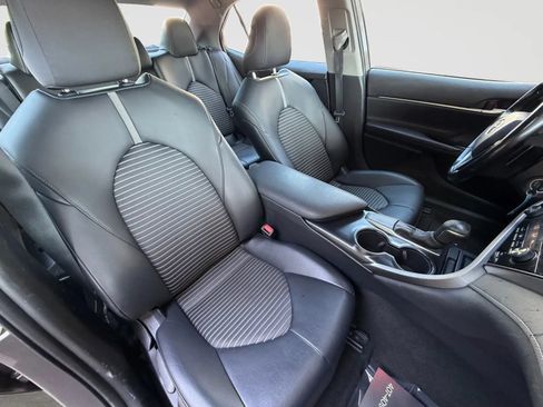 Used 2020 Toyota Camry SE FWD image 21