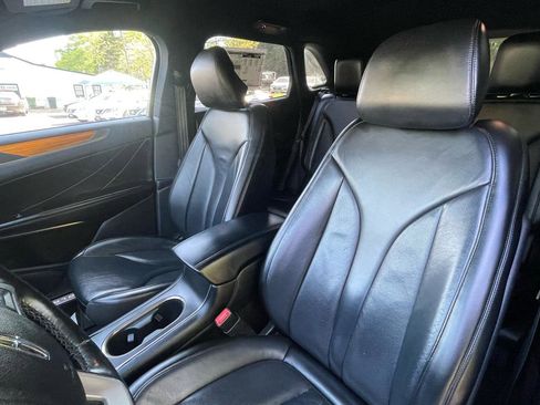 Used 2019 Lincoln MKC Select w/ Select Plus Package AWD/4WD image 17
