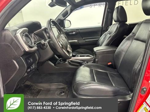 Used 2022 Toyota Tacoma Limited image 21