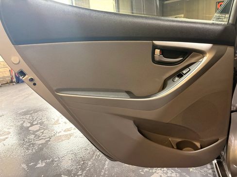 Used 2012 Hyundai Elantra Limited FWD image 15
