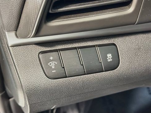 Used 2019 Hyundai Elantra SE w/ Cargo Package FWD image 12