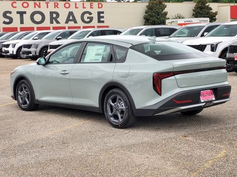 New 2026 Kia K4 FWD image 3