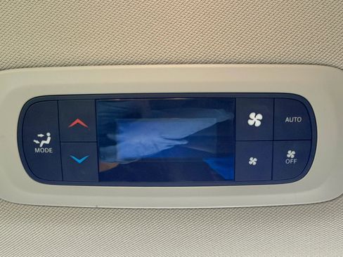 Used 2017 Chrysler Pacifica Touring-L w/ Tire & Wheel Group image 19