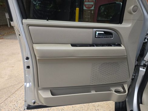 Used 2013 Ford Expedition Limited RWD image 8