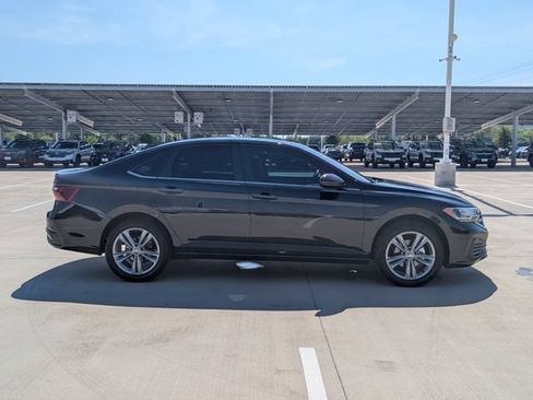 Used 2024 Volkswagen Jetta SE w/ Panoramic Sunroof Package FWD image 6