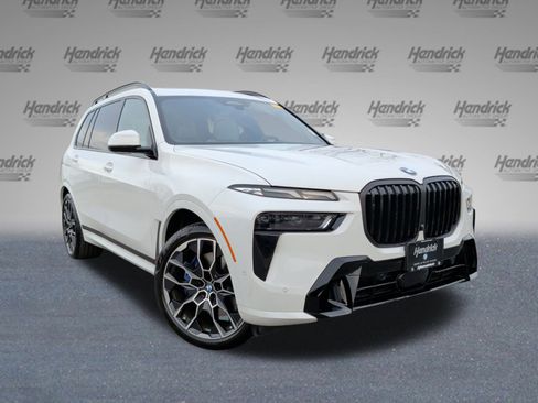 Certified 2025 BMW X7 xDrive40i w/ M Sport Package image 2