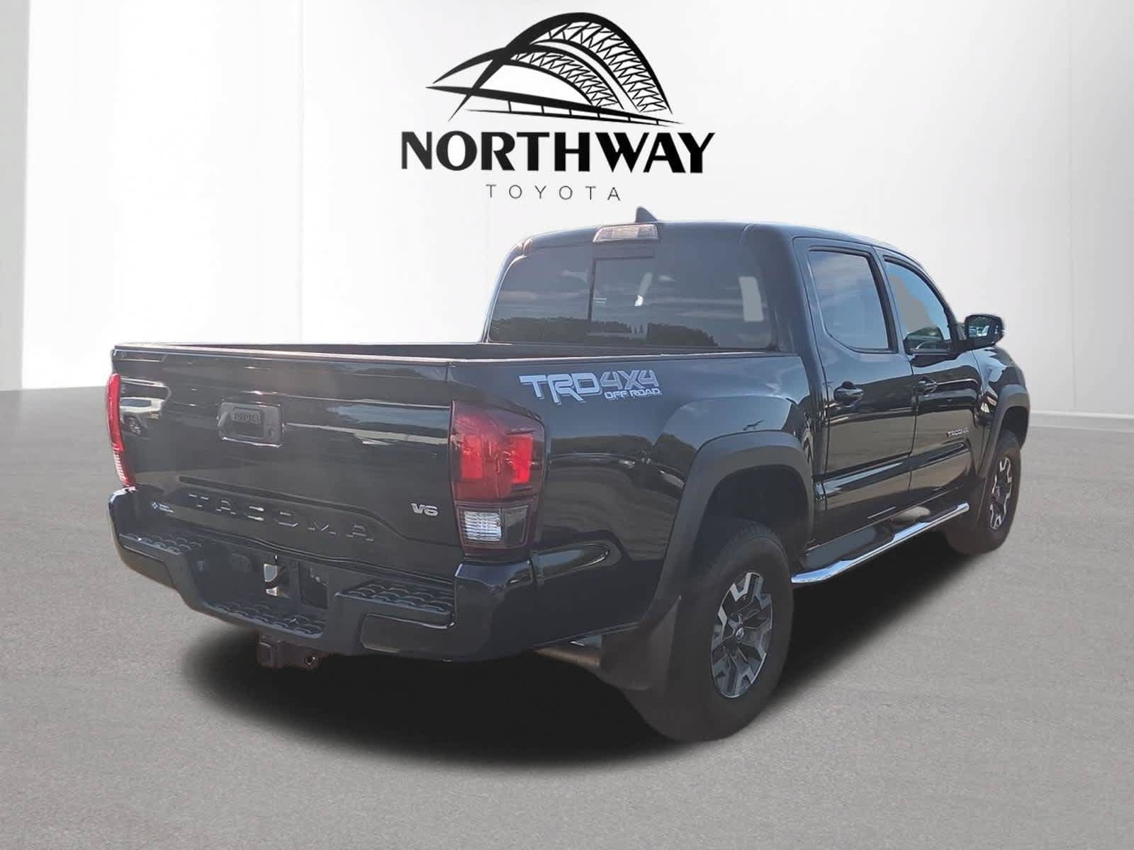 Used 2019 Toyota Tacoma TRD Off-Road w/ TRD Premium Off Road Package AWD/4WD image 3