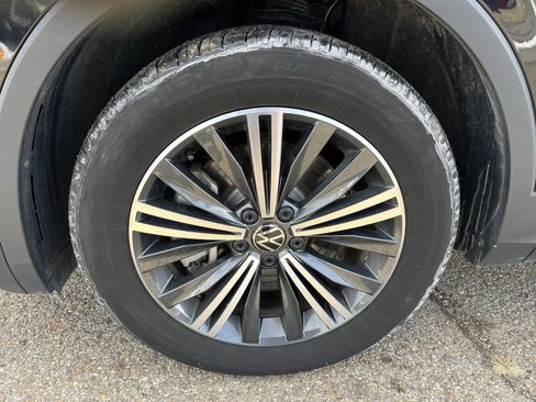 Used 2024 Volkswagen Tiguan Wolfsburg Edition image 44