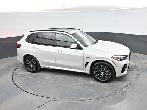Used 2022 BMW X5 xDrive45e w/ M Sport Package AWD/4WD image 42