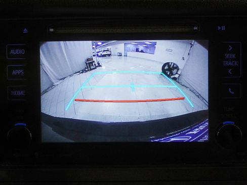 Used 2017 Toyota Sienna LE image 32