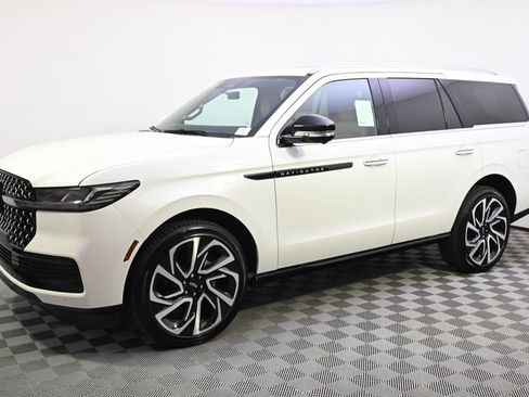 New 2026 Lincoln Navigator Black Label AWD/4WD image 2