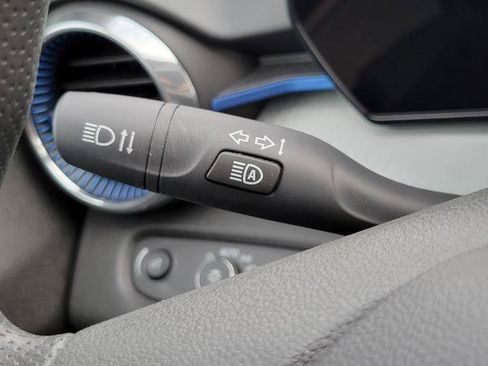 Used 2025 Chevrolet Trax LT FWD image 16