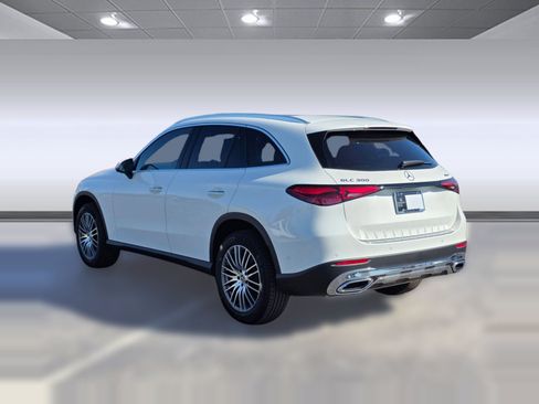 Used 2026 Mercedes-Benz GLC 300 4MATIC image 3