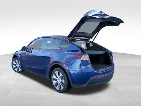Used 2023 Tesla Model Y Long Range image 27