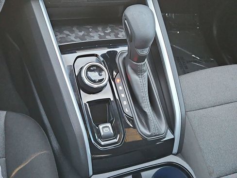 Used 2025 Chevrolet Colorado Trail Boss AWD/4WD image 16