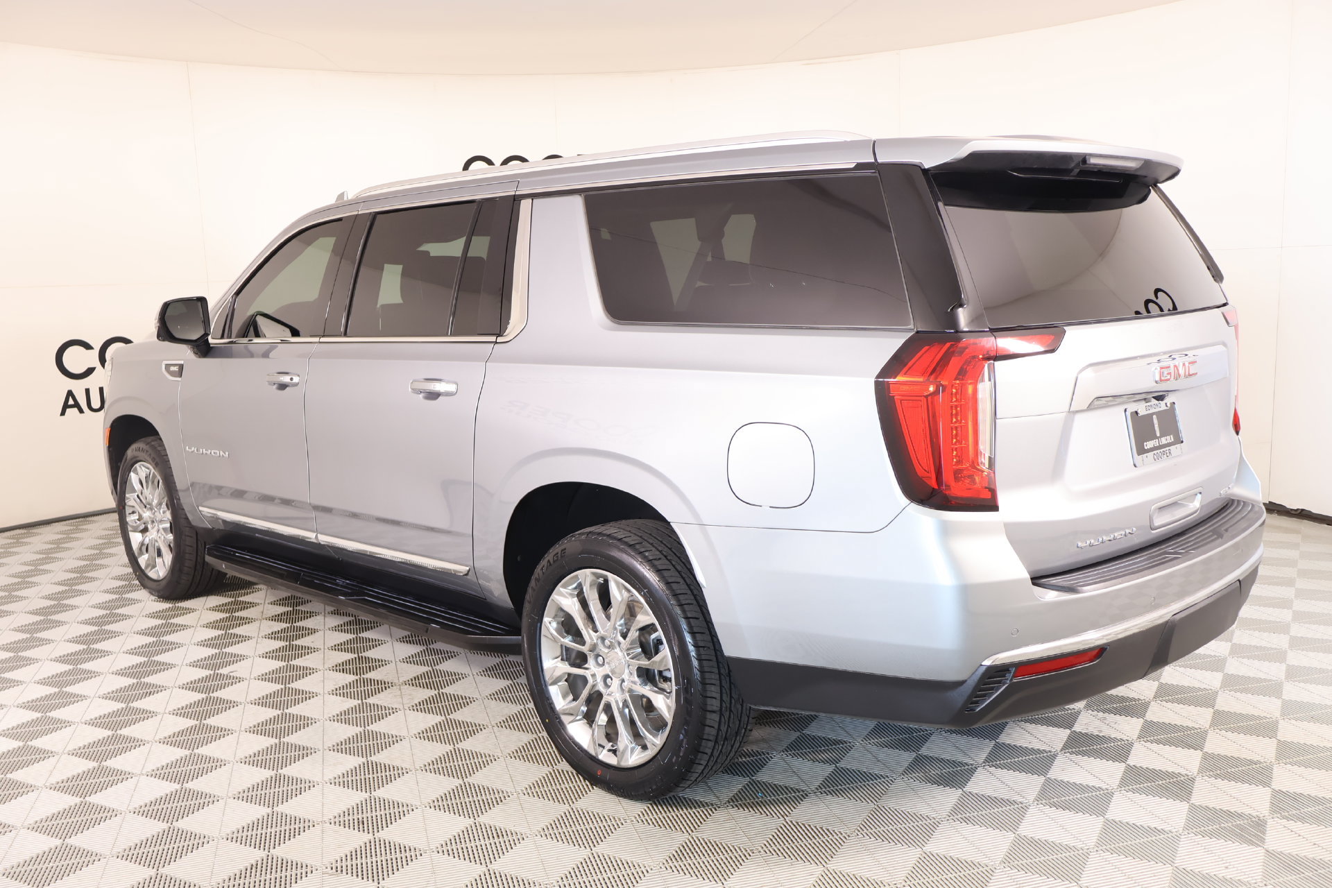 Used 2024 GMC Yukon XL SLT w/ SLT Luxury Package AWD/4WD image 24
