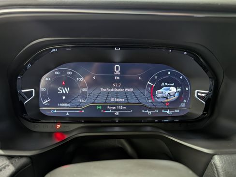 Used 2024 GMC Yukon XL Denali image 25