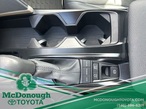 Used 2025 Toyota Camry SE image 15