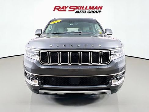 Used 2022 Jeep Wagoneer Series III w/ Premium Group I AWD/4WD image 2