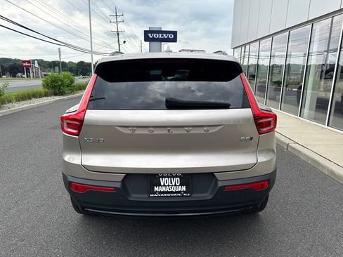Used 2023 Volvo XC40 B5 Plus w/ Climate Package AWD/4WD image 4