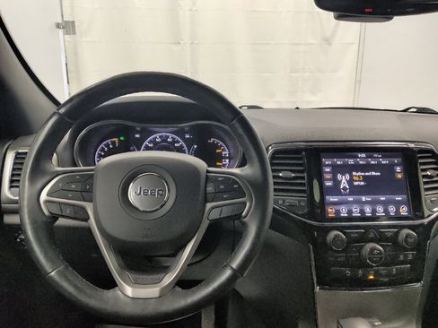 Used 2019 Jeep Grand Cherokee Altitude AWD/4WD image 22