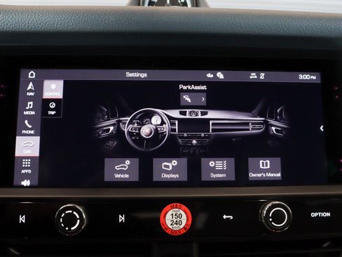 Certified 2025 Porsche Macan image 22