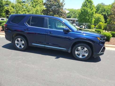 Used 2025 Honda Pilot EX-L image 8