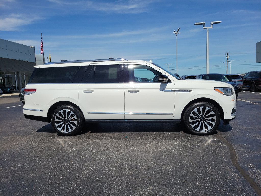 Used 2022 Lincoln Navigator L Reserve AWD/4WD image 3