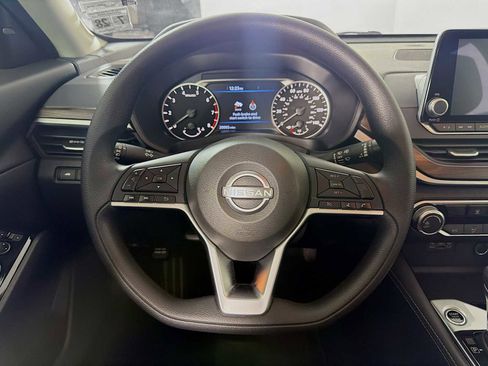 Used 2023 Nissan Altima 2.5 SV FWD image 9