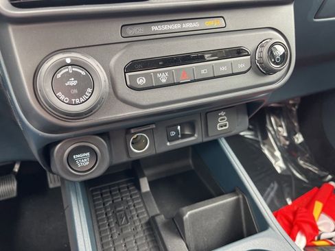 New 2025 Ford Maverick Lariat w/ Black Appearance Package image 17