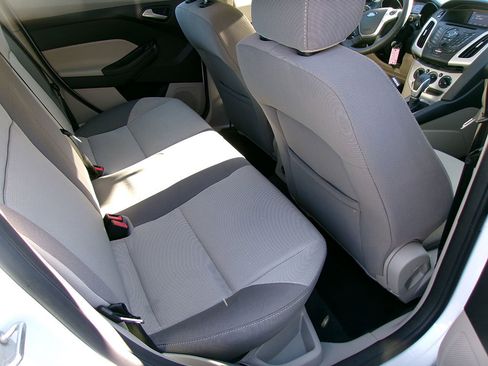 Used 2014 Ford Focus SE w/ Interior Protection Package FWD image 9
