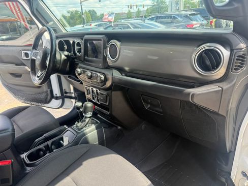 Used 2020 Jeep Wrangler Unlimited Sahara AWD/4WD image 23