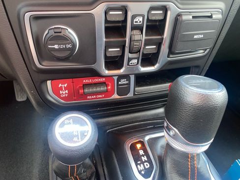 Used 2023 Jeep Gladiator Mojave w/ Cold Weather Group AWD/4WD image 22