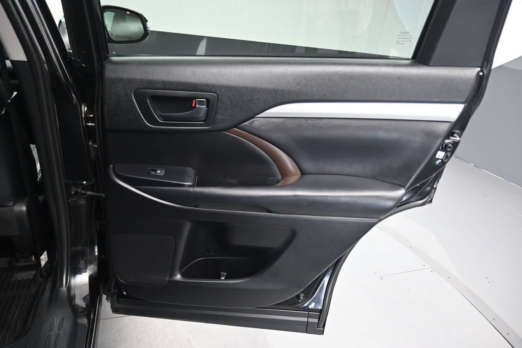 Used 2019 Toyota Highlander Plus AWD/4WD image 41