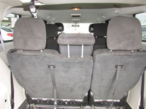 Used 2015 Dodge Grand Caravan SXT image 22