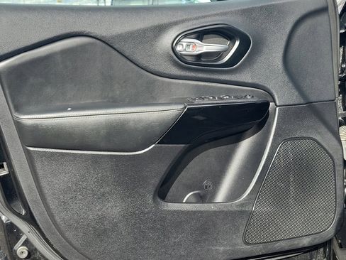 Used 2023 Jeep Cherokee Altitude Lux image 20