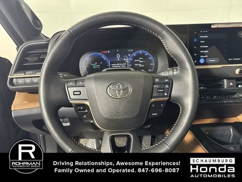 Used 2025 Toyota Crown Signia image 11