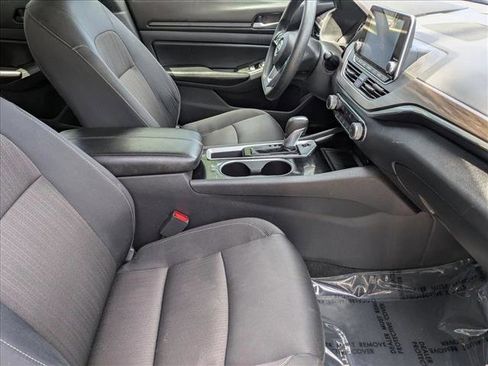 Used 2024 Nissan Altima 2.5 SV FWD image 19