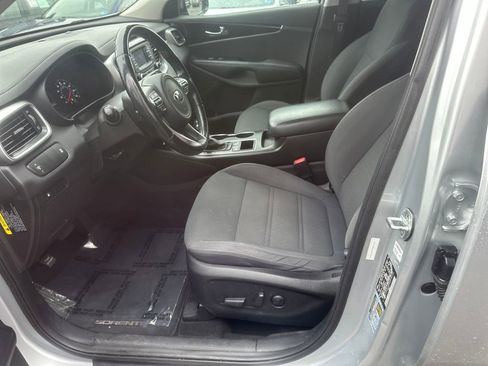 Used 2016 Kia Sorento LX w/ LX Convenience Package image 16
