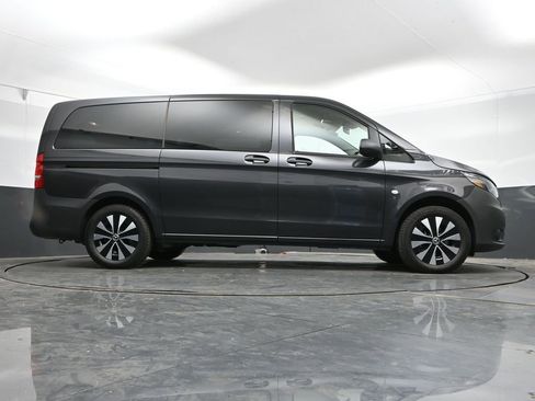 Used 2023 Mercedes-Benz Metris Passenger image 41