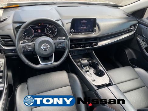 Used 2024 Nissan Rogue SV w/ SV Premium Package FWD image 30