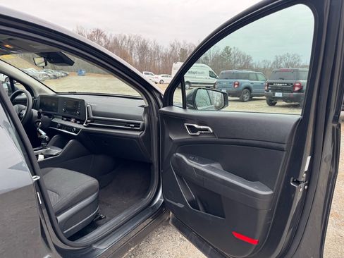 Used 2024 Kia Sportage LX image 14