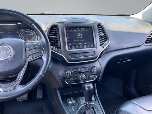 Used 2019 Jeep Cherokee Trailhawk AWD/4WD image 8