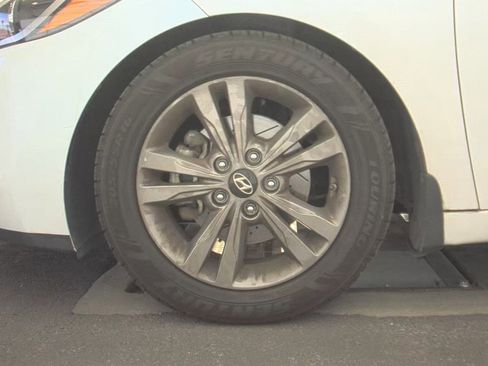 Used 2018 Hyundai Elantra SEL image 14