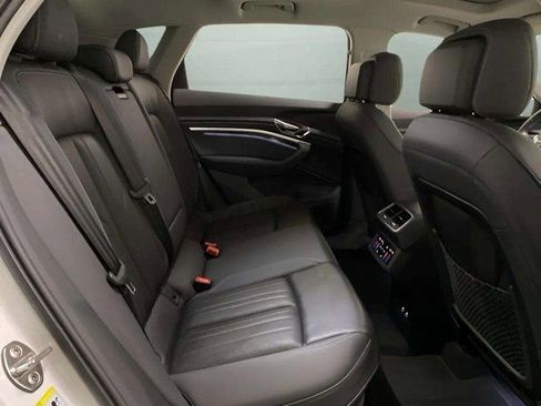 Used 2024 Audi Q8 e-tron Premium Plus w/ Premium Plus Package image 22